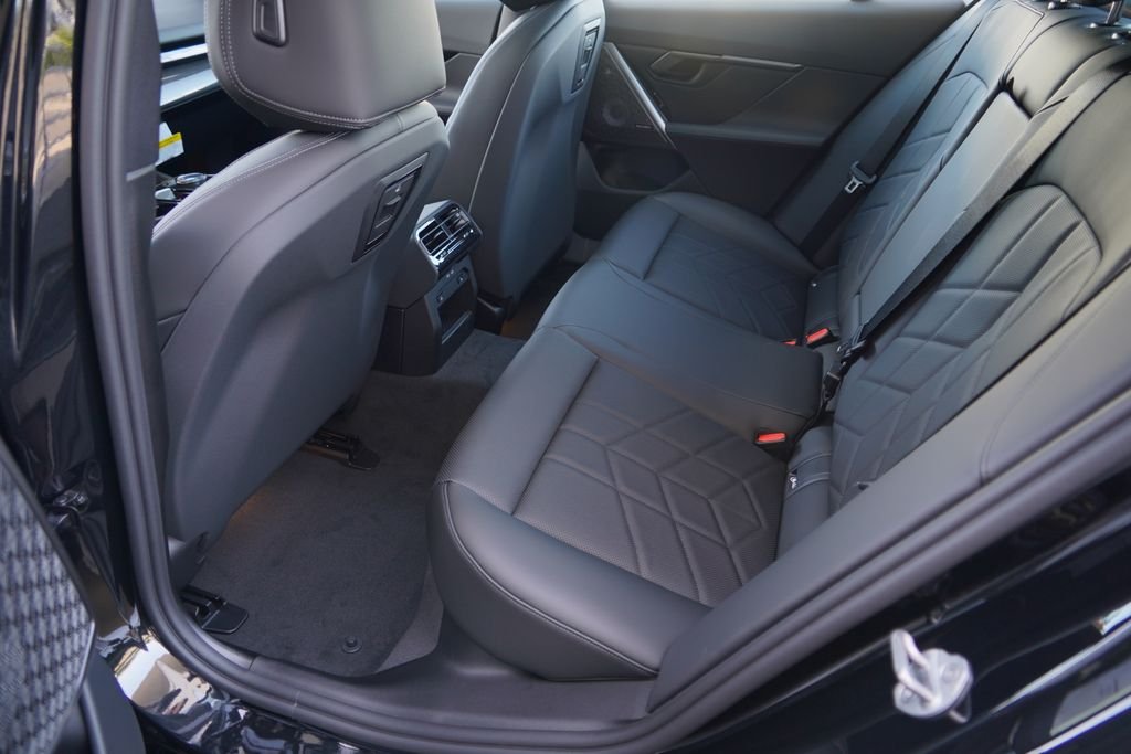 New 2027 Black Sapphire Metallic BMW 550e xDrive image 34