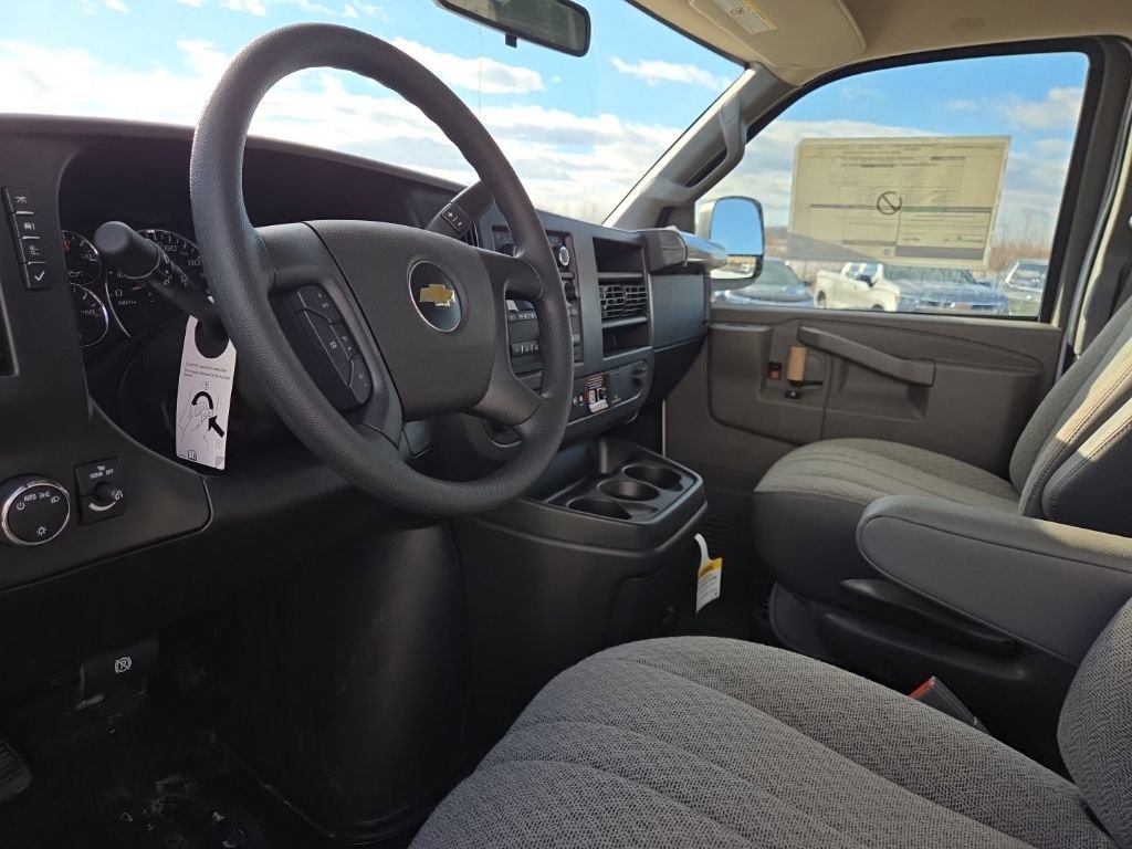 2025 Chevrolet Express Cargo Work Van - Photo 11