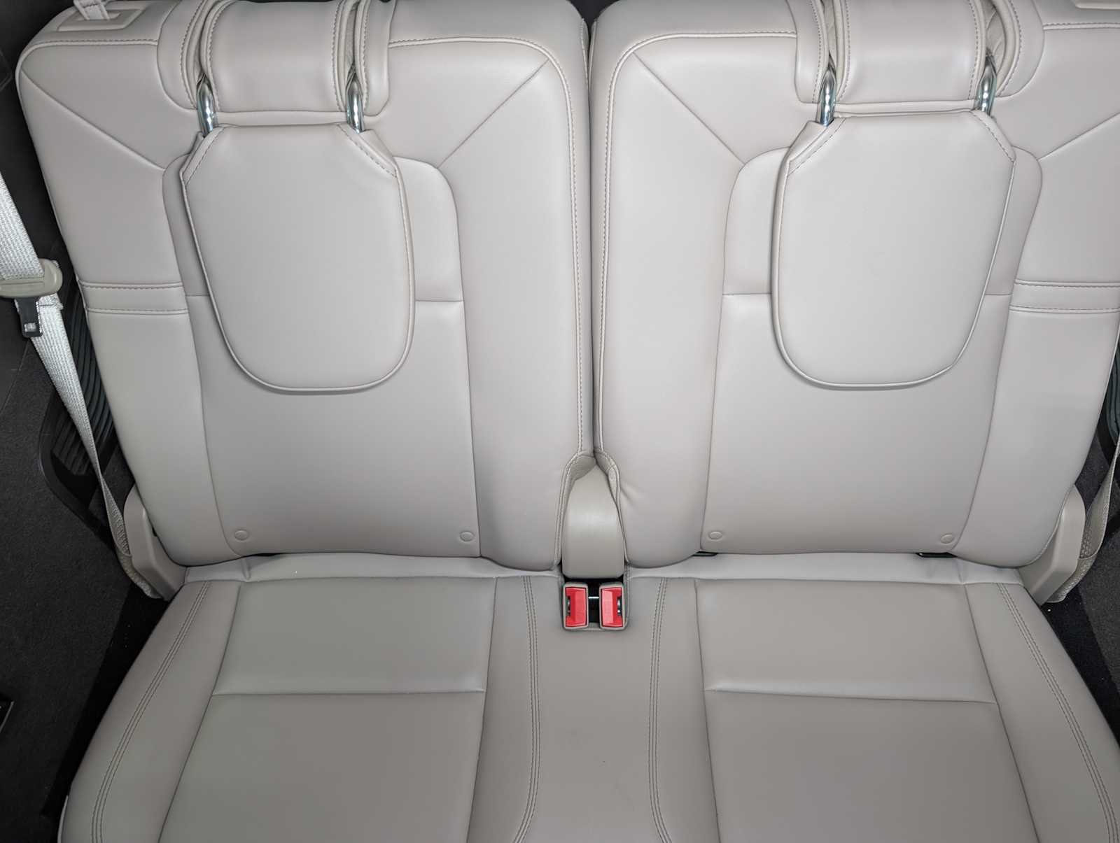 Used 2023 Pristine White Lincoln Standard image 22