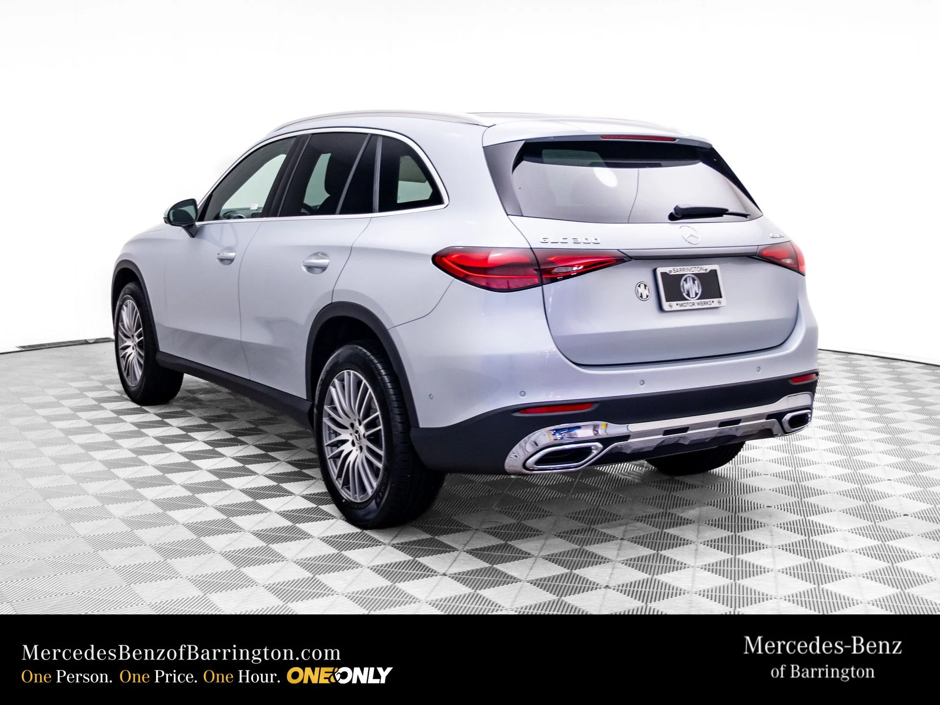 New 2026 Silver Mercedes-Benz GLC 300 image 3