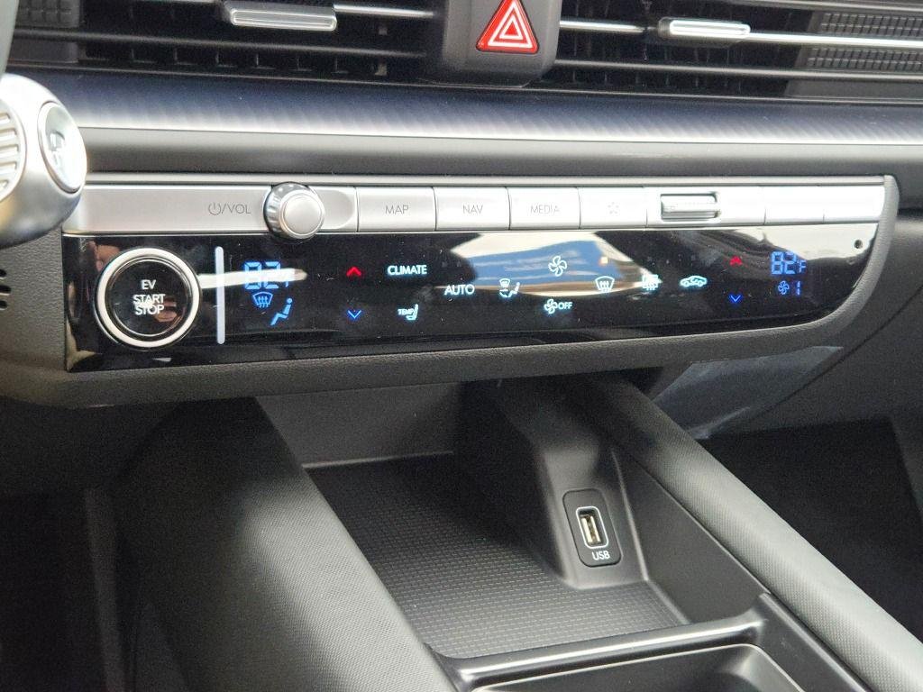 New 2025 White Hyundai SE image 24