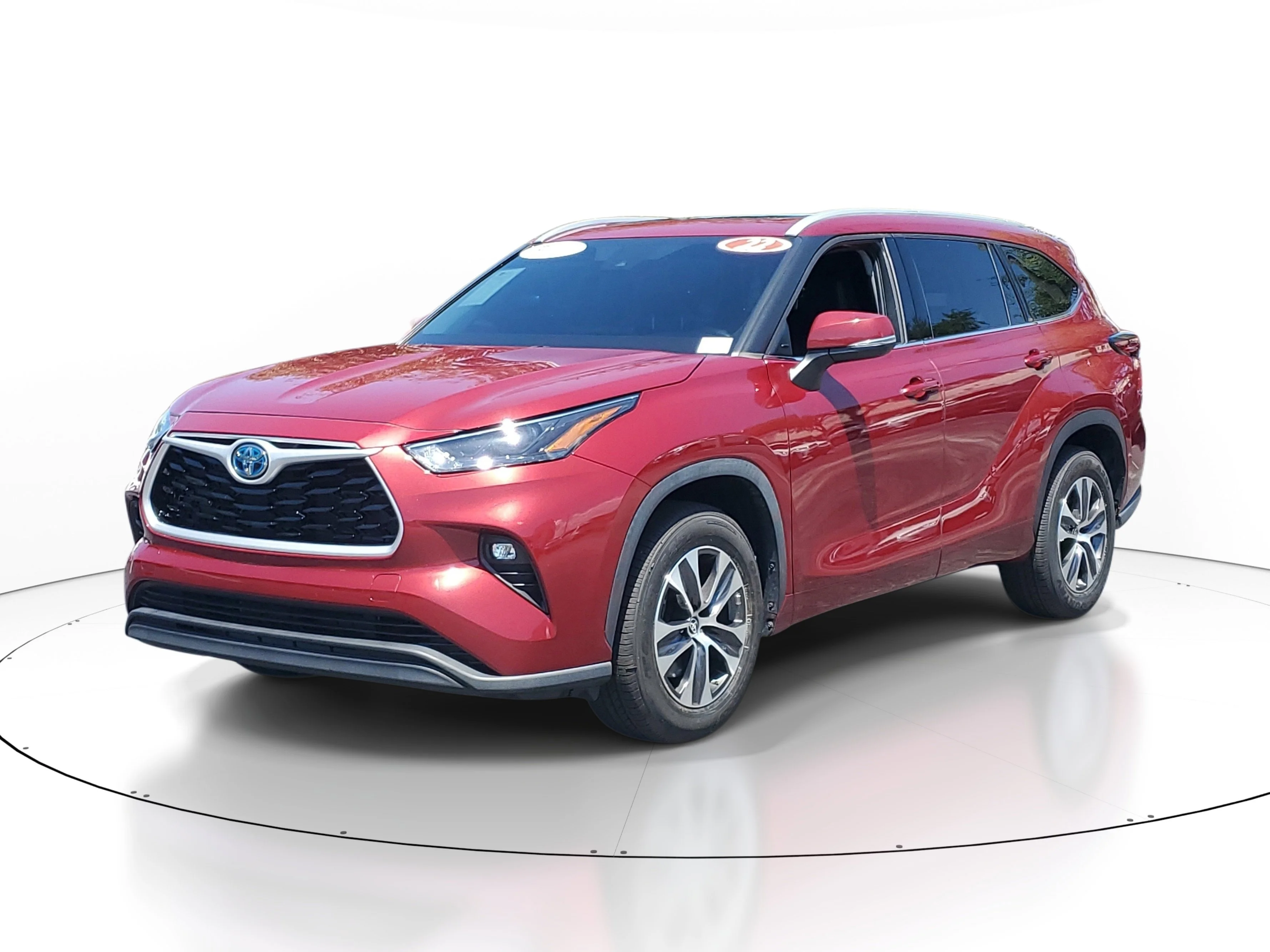 Used 2022 Ruby Flare Pearl Toyota Hybrid XLE image 3