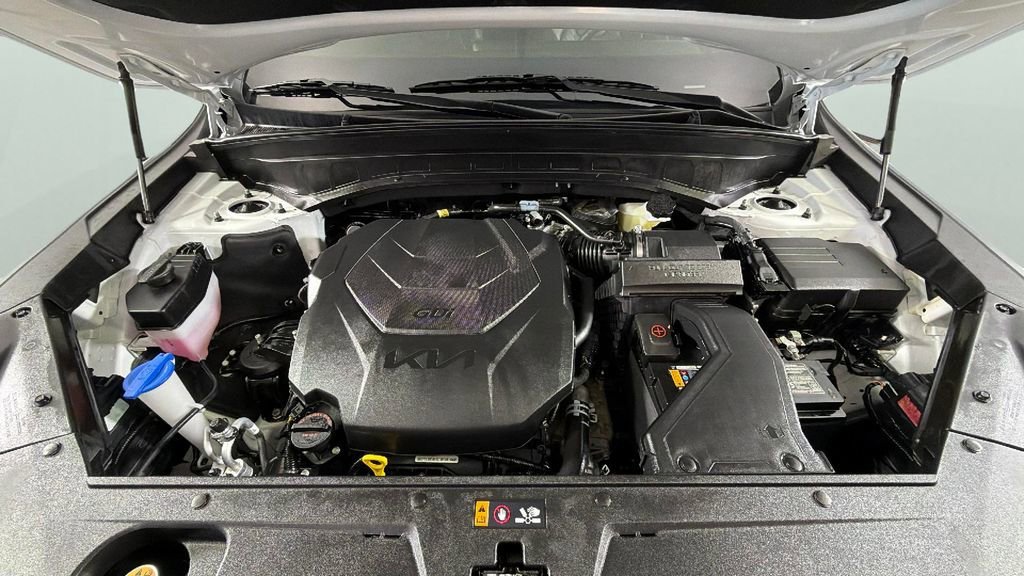Used 2025 White Kia EX X-Line image 38