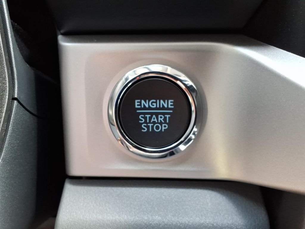 New 2026 Oxford White Ford F-250® XLT image 25