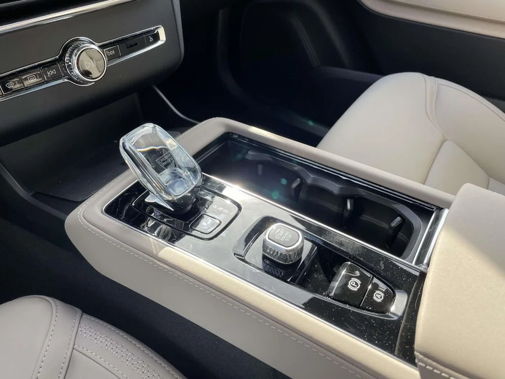 New 2026 Crystal White Volvo Plus image 19