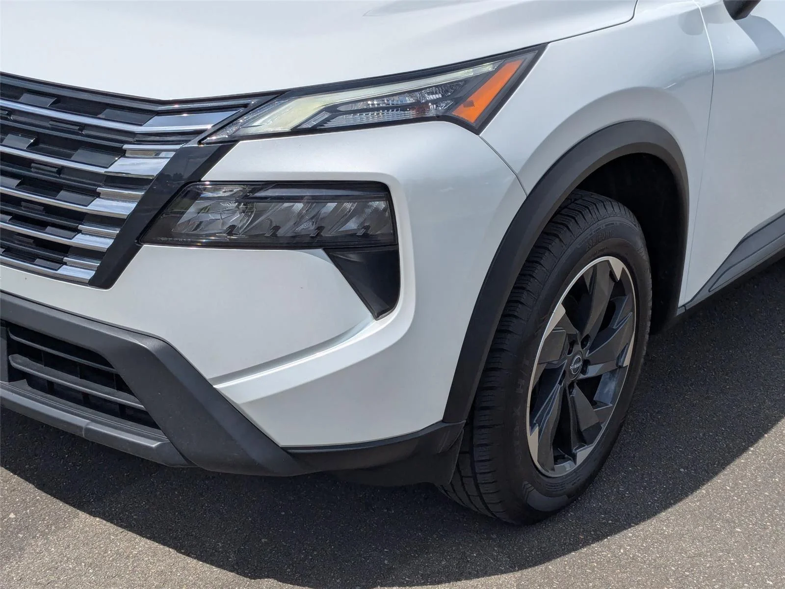 Used 2024 Everest White Pearl Nissan SV image 10