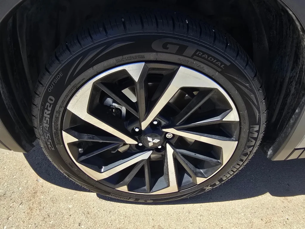 Used 2024 Gray Mitsubishi SE image 10