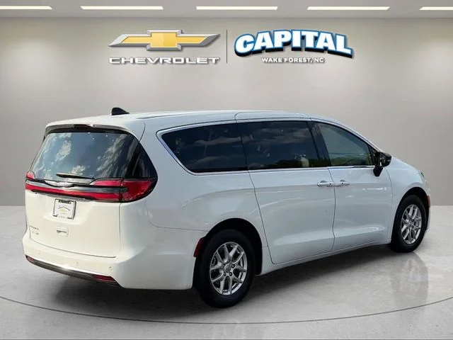 Used 2024 White Chrysler Touring L image 5