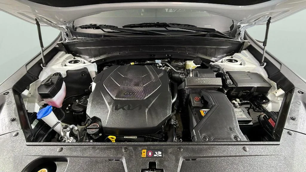 Used 2025 White Kia EX X-Line image 38