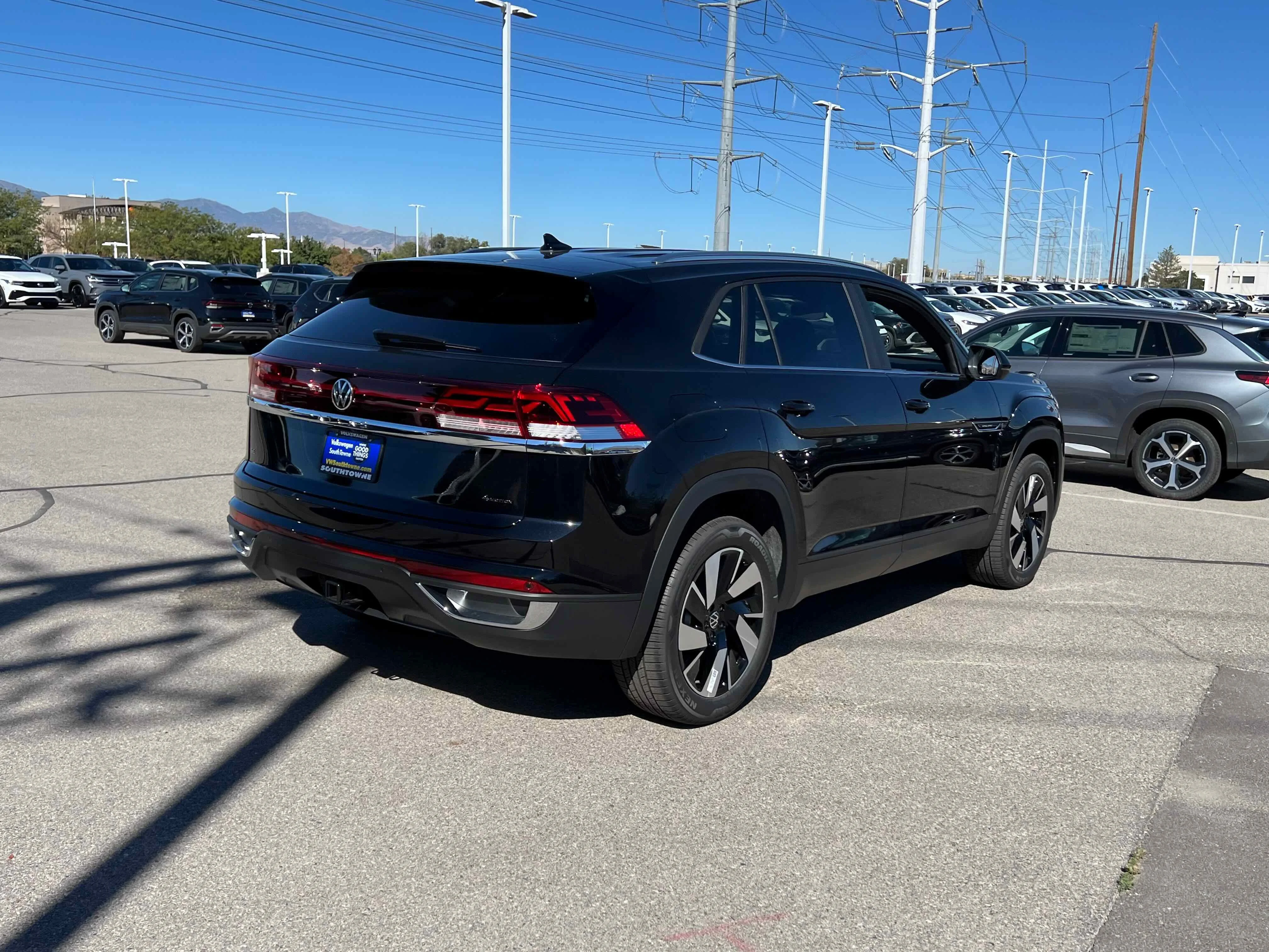 New 2026 Deep Black Volkswagen 2.0T SE w/Technology image 9