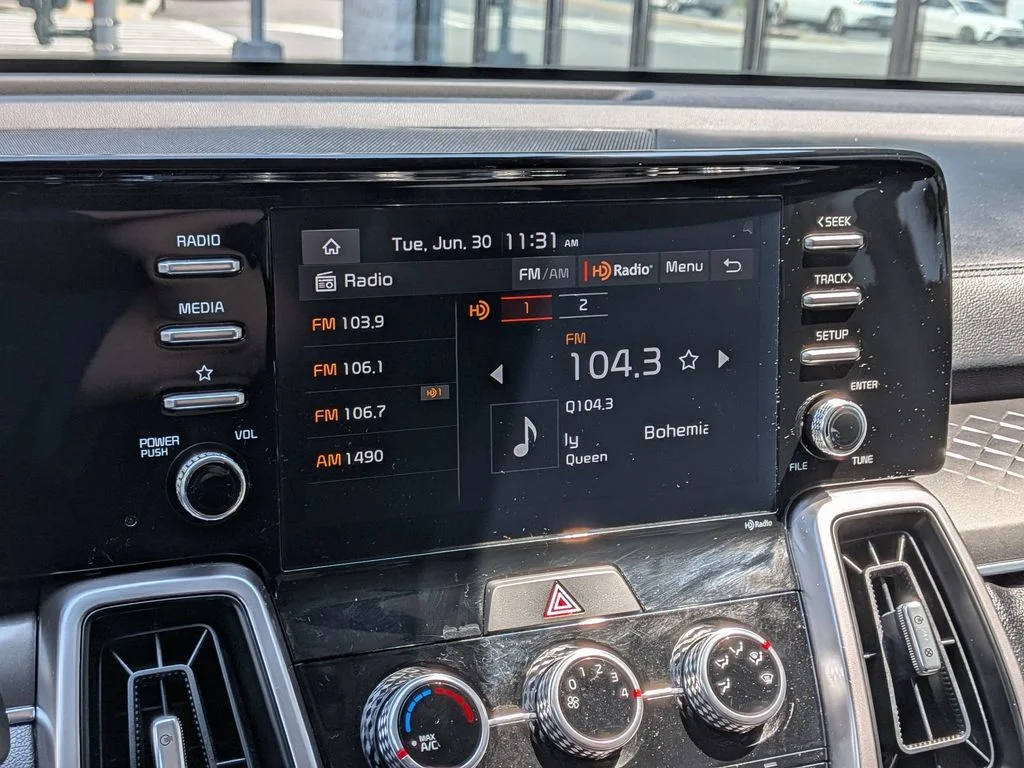 Used 2023 White Kia LX image 19