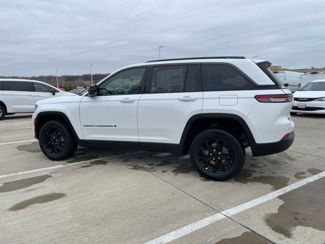 New 2026 Bright White Clearcoat Jeep Laredo Altitude image 2
