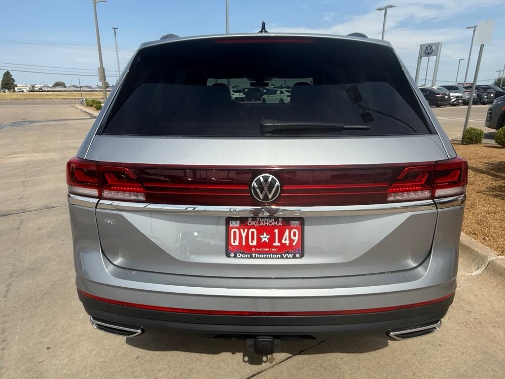 Used 2024 Silver Volkswagen 2.0T SE w/Technology image 10