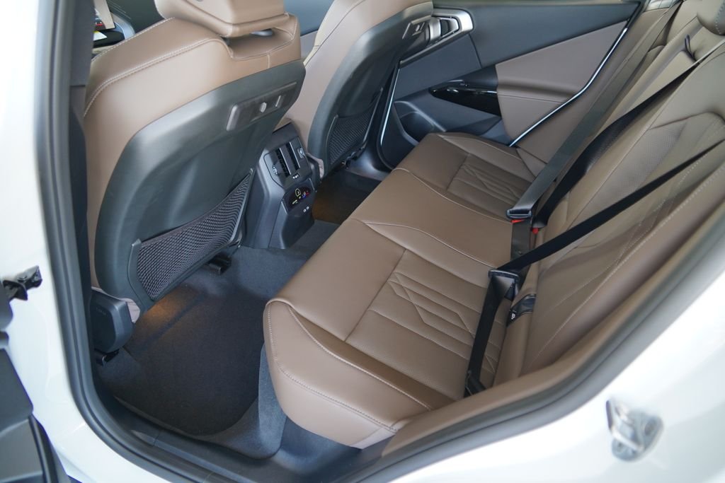New 2026 Mineral White Metallic BMW 30 xDrive image 28
