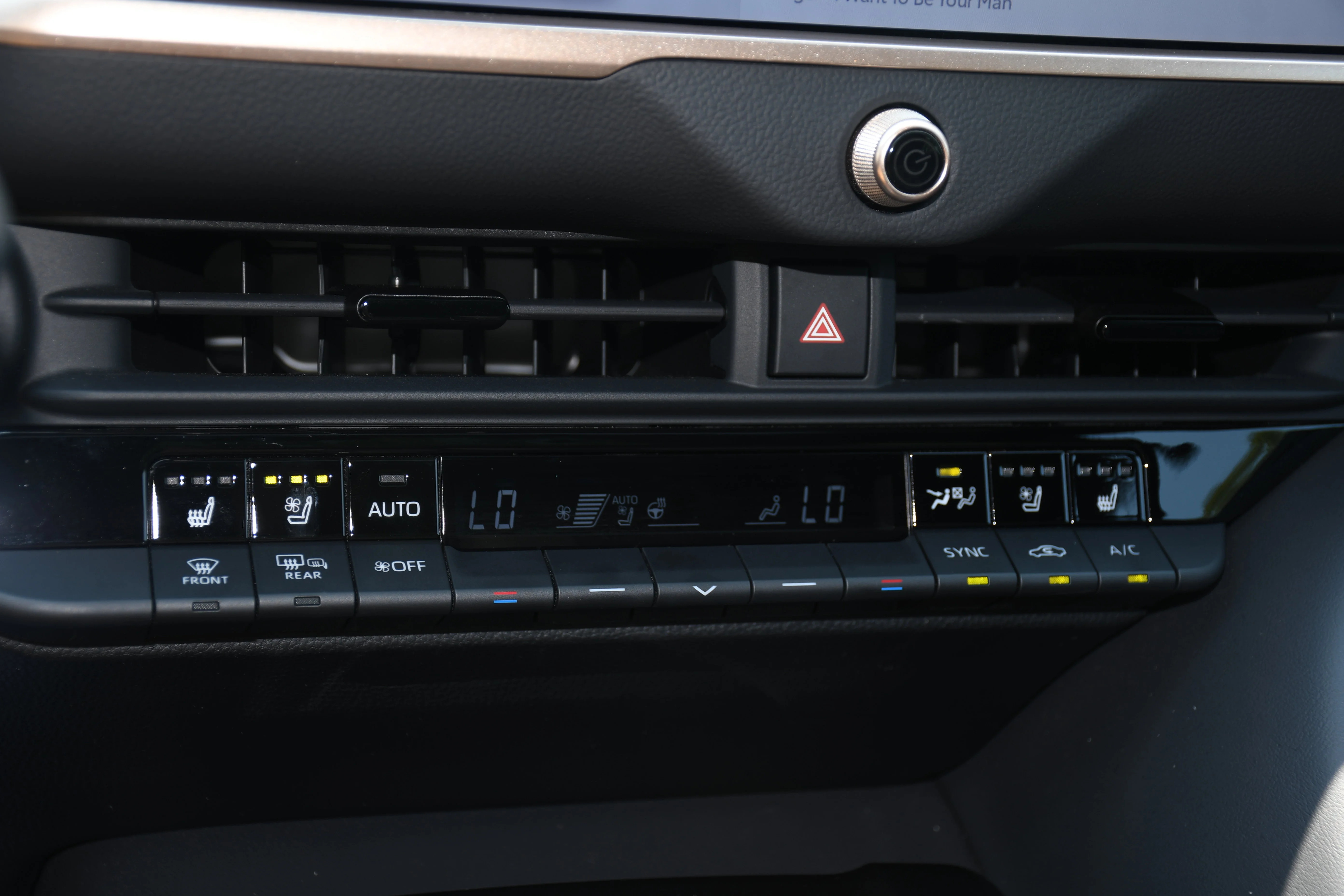 2025 Toyota Crown Signia Limited - Photo 16