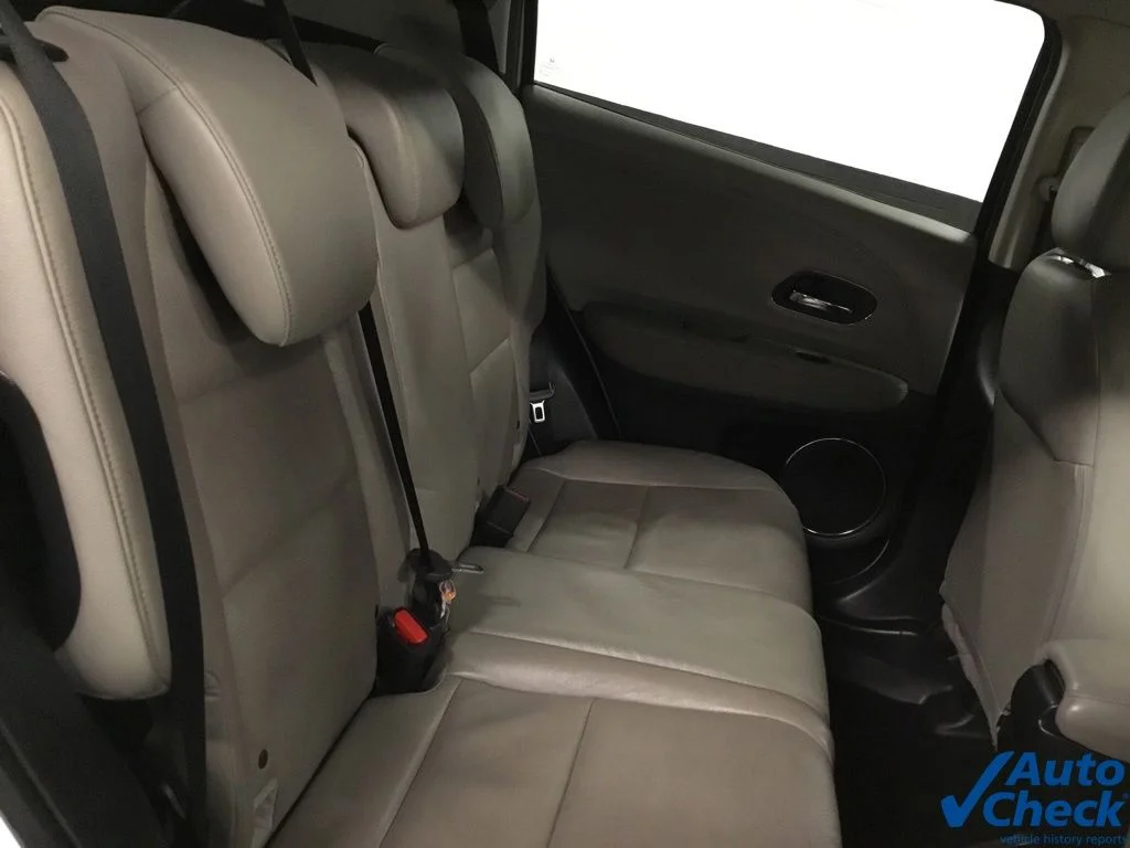 Used 2021 White Honda EX-L image 29