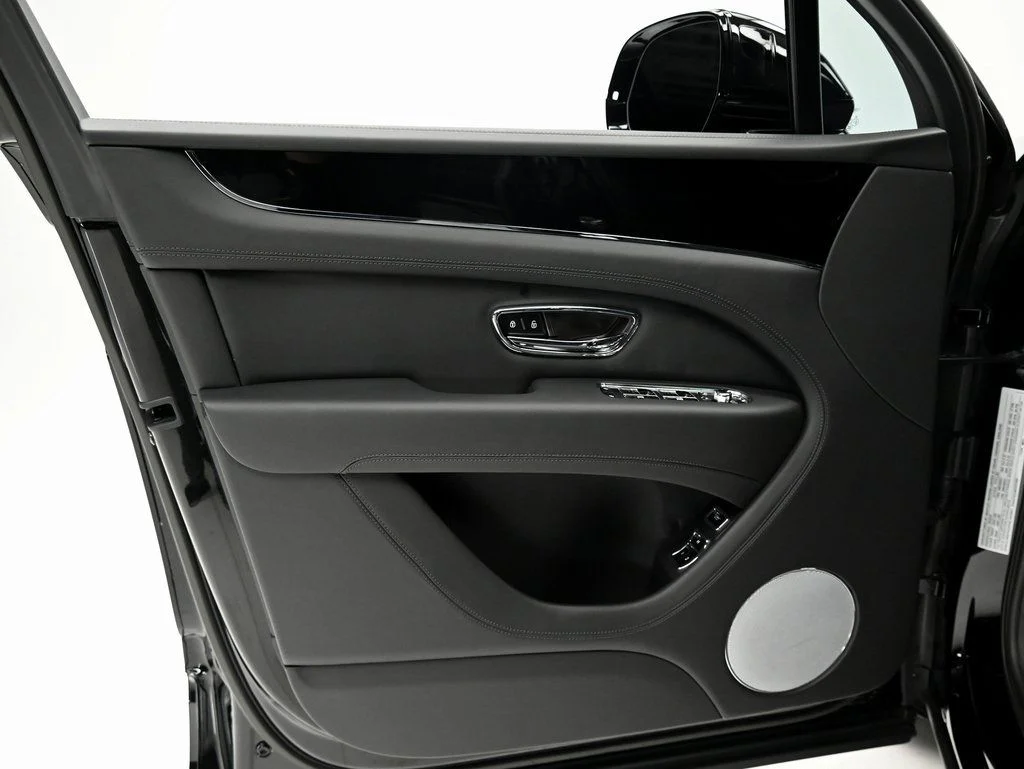 Used 2025 Beluga Bentley V8 image 21