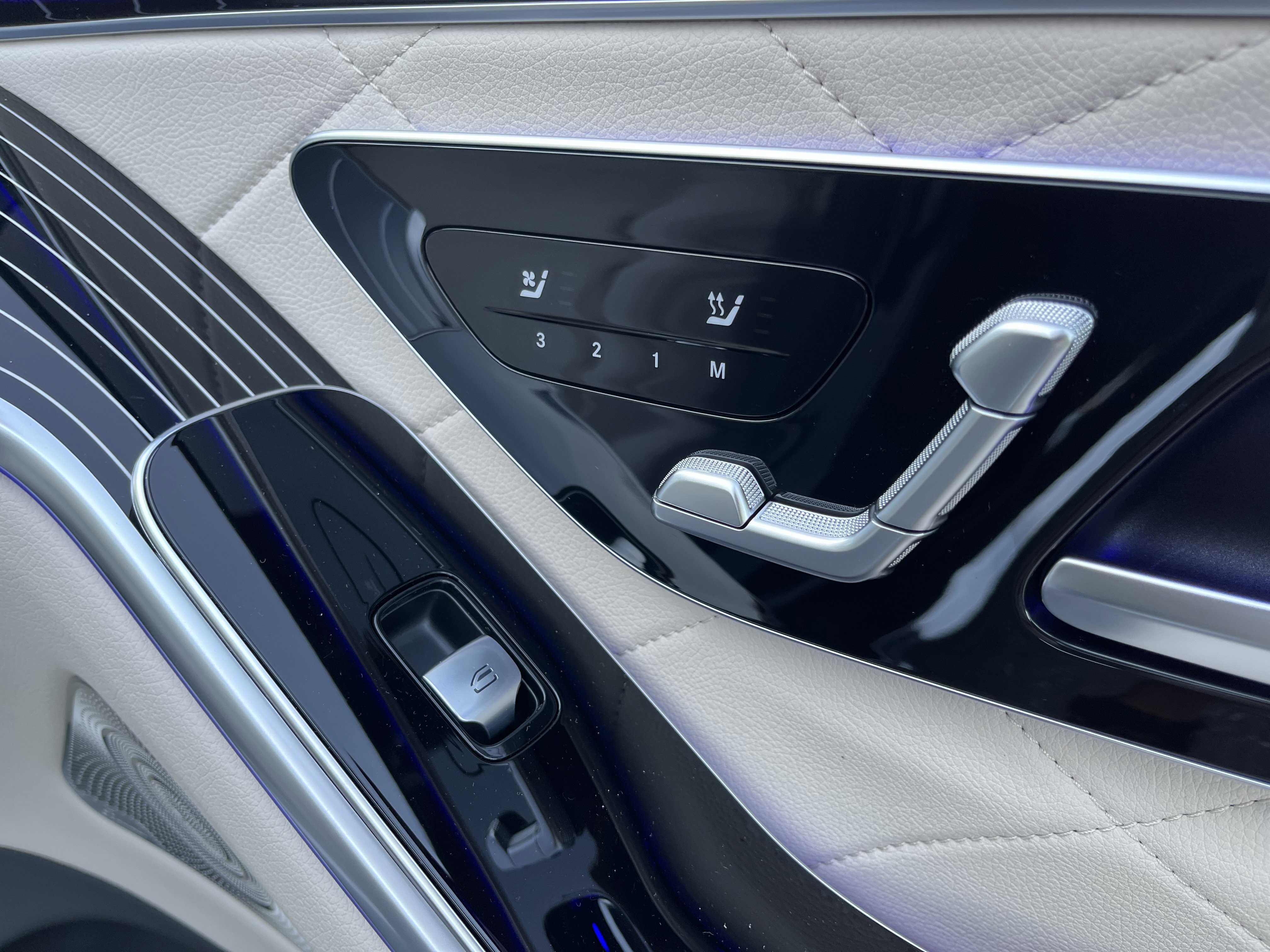 New 2026 Black Mercedes-Benz S 580e image 24