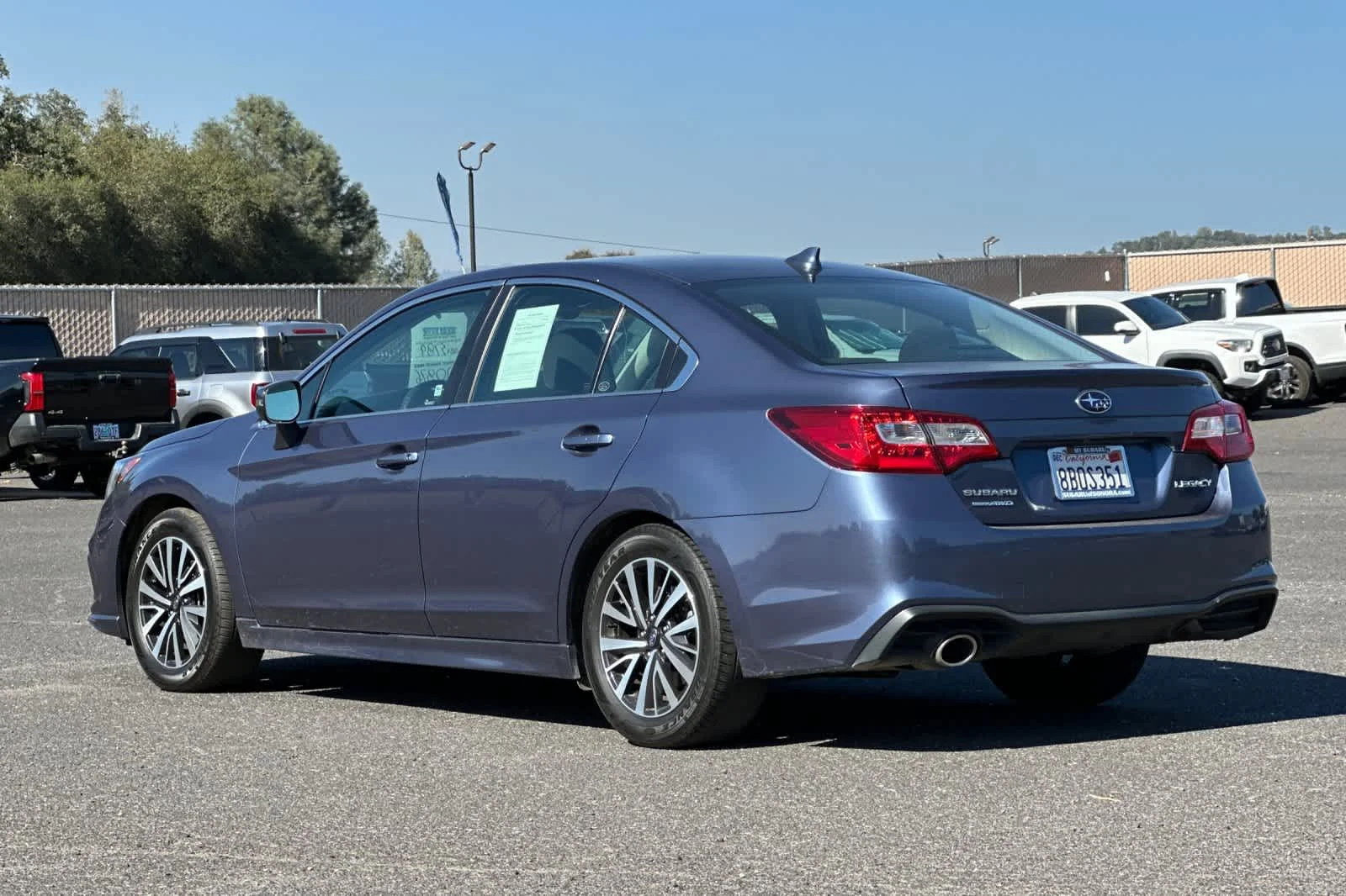 Used 2018 Twilight Blue Metallic Subaru Premium image 5