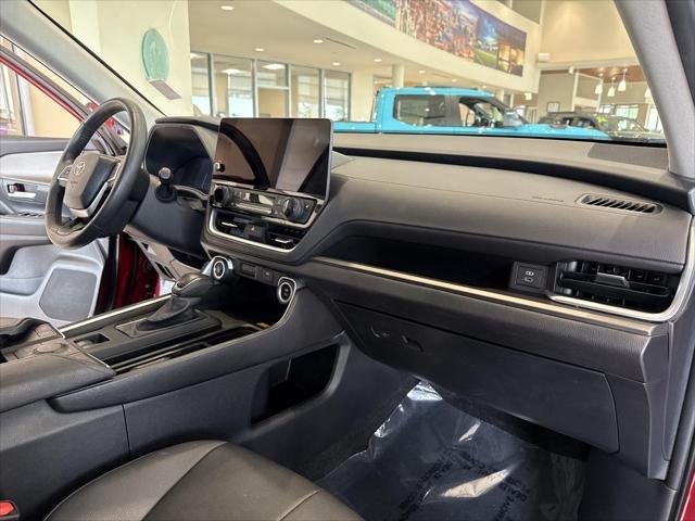 Certified Used 2024 RUBY FLARE PEARL Toyota  image 28