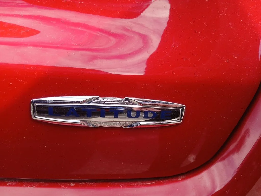 Used 2019 Red Jeep Latitude image 5