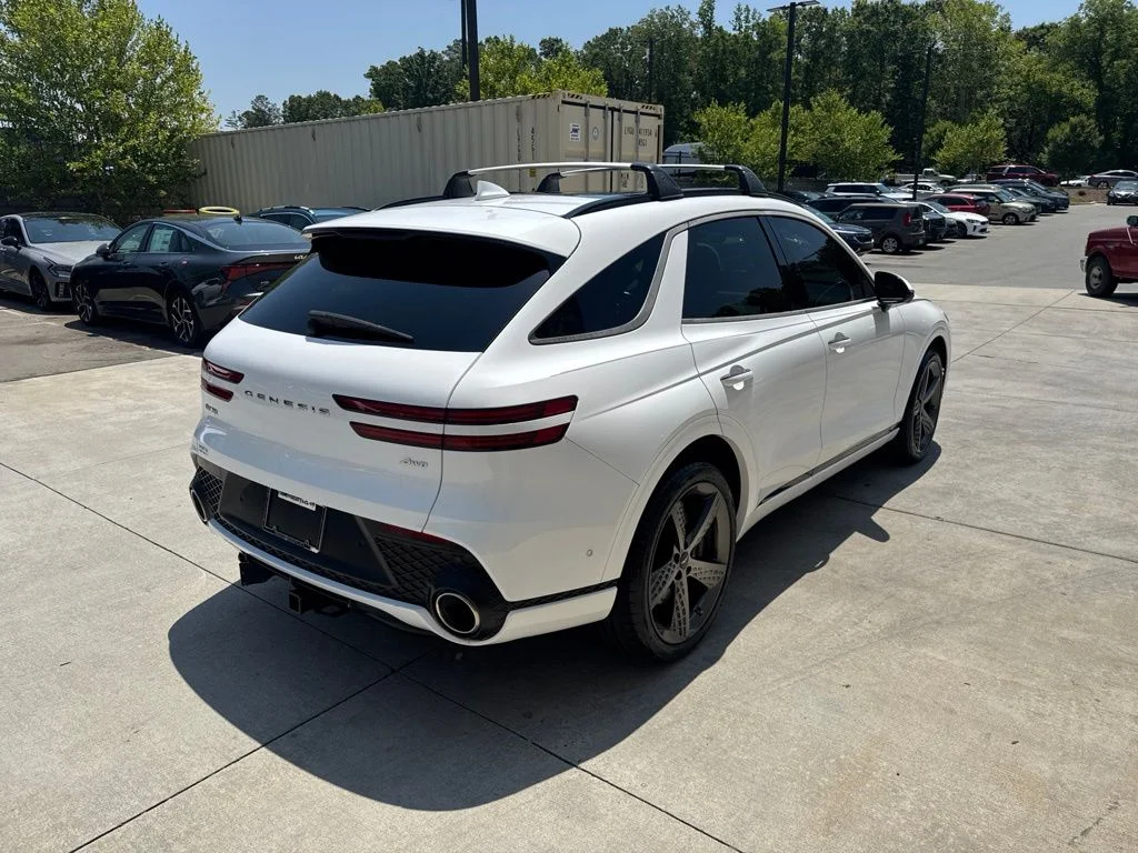 Used 2023 White Genesis 2.5T image 7