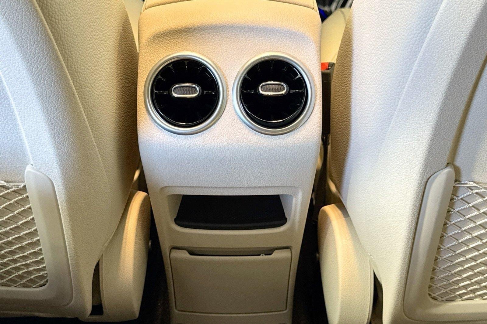 New 2026 Polar White Mercedes-Benz GLB 250 image 23