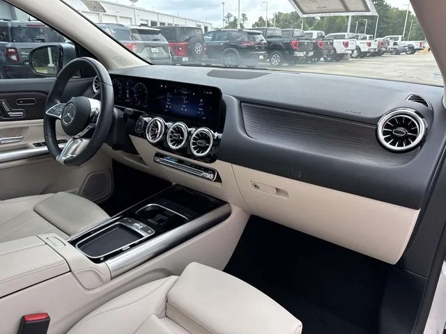Used 2025 Silver Mercedes-Benz GLA 250 image 18