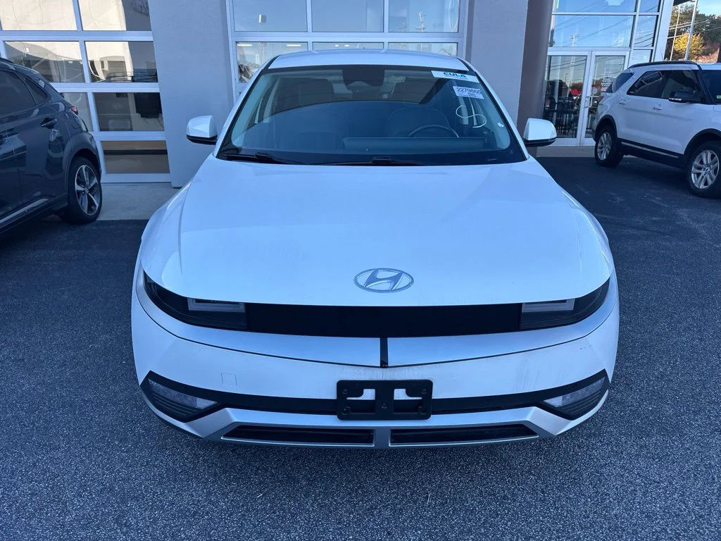 Used 2023 White Hyundai SEL image 2