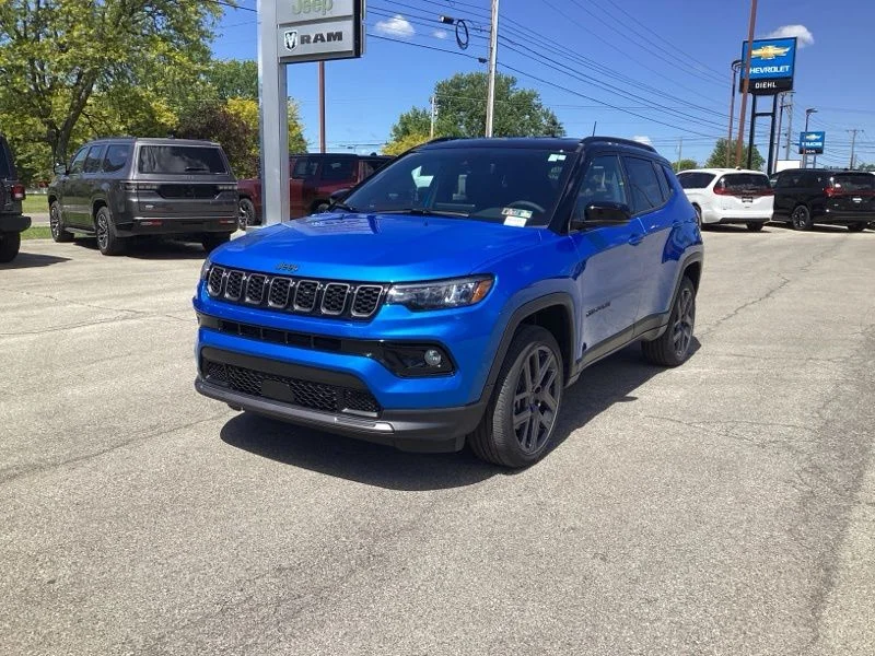 New 2026 Hydro Blue Pearl-Coat Exterior Paint Jeep Limited image 3