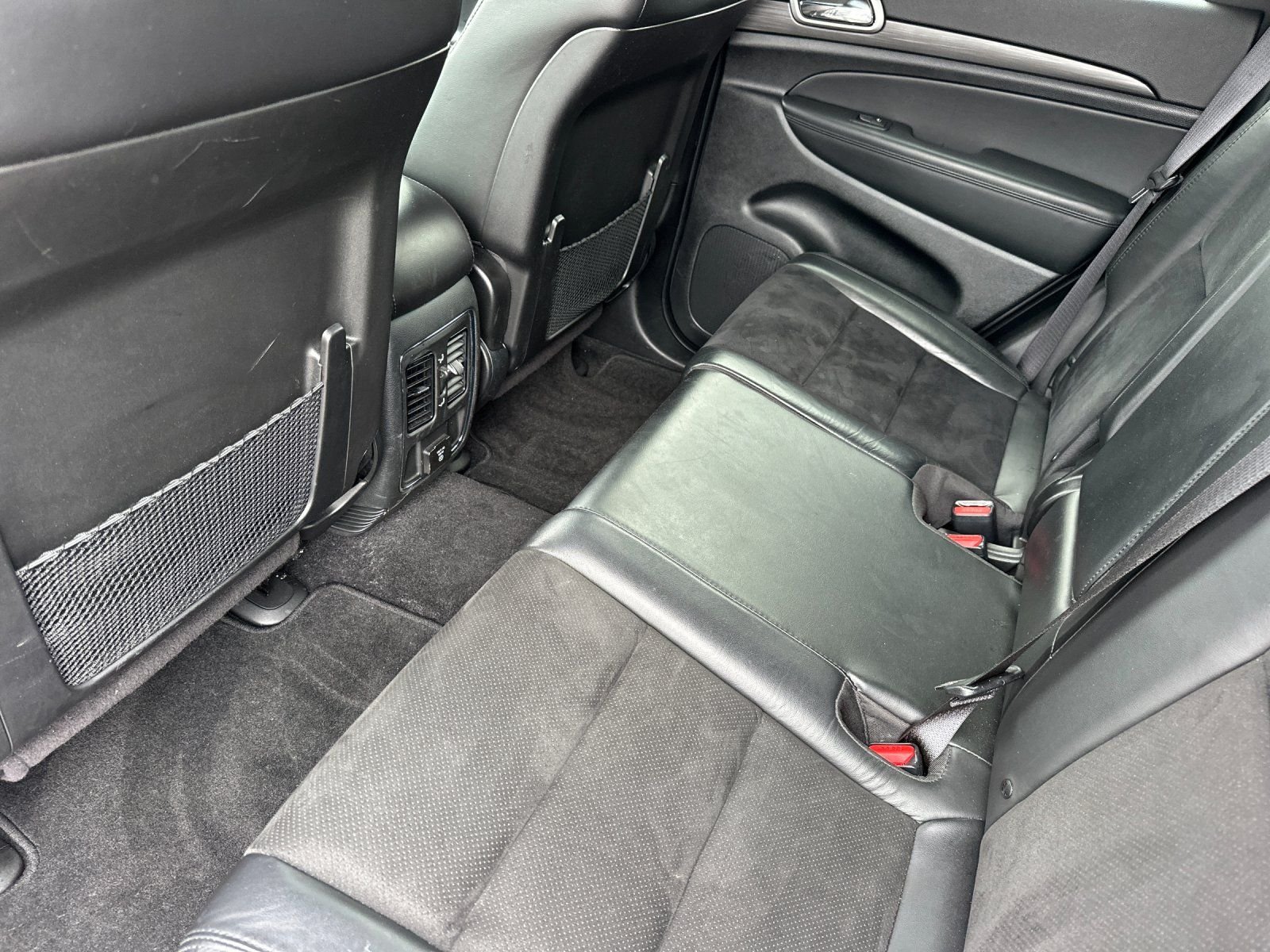Used 2022 White Jeep Laredo X image 11