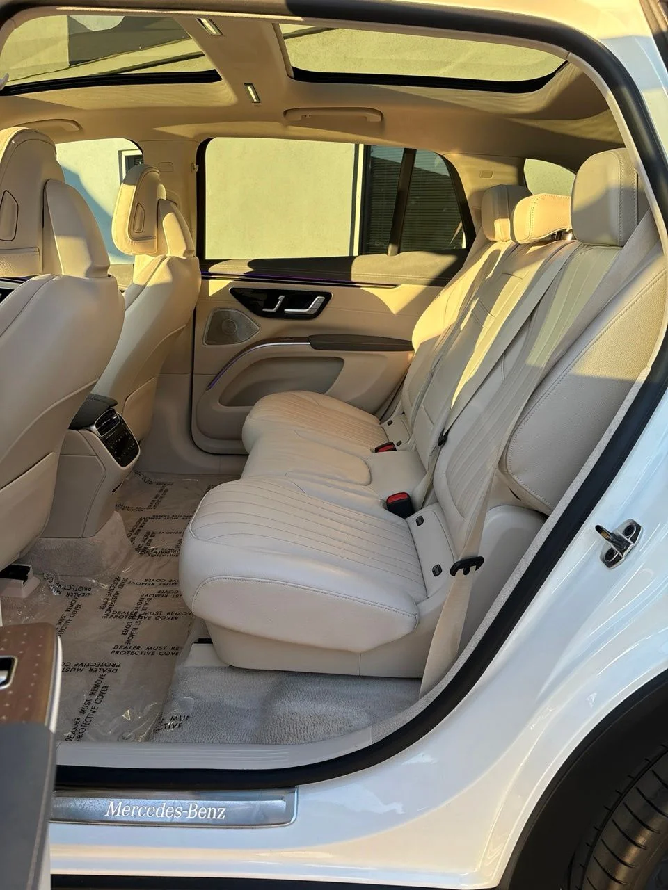 Certified Used 2023 White Mercedes-Benz 450 Sport Utility Premium Trim image 9