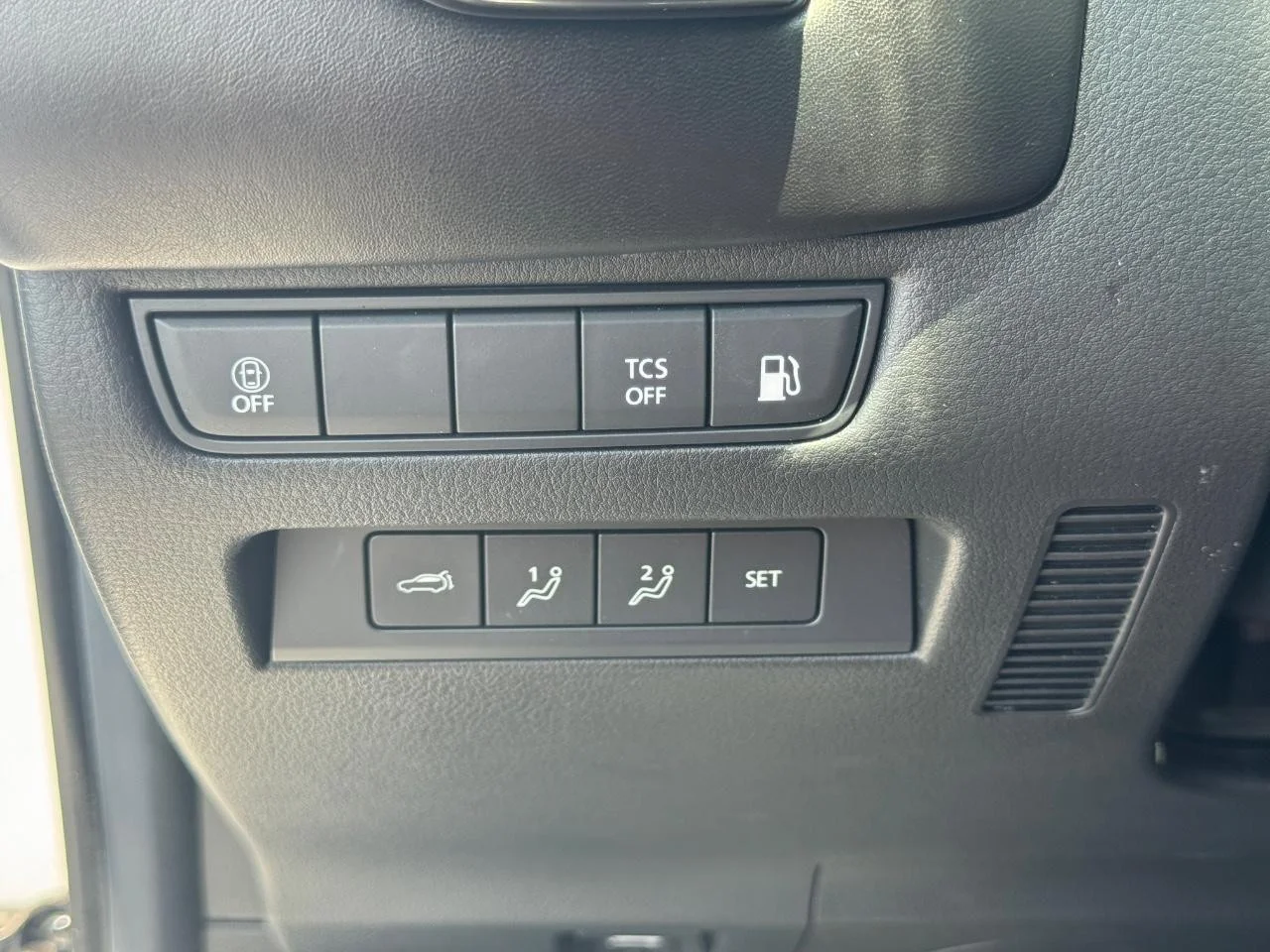 Used 2025 Wind Chill Pearl Mazda Premium Plus image 24