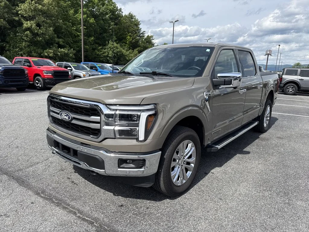 Used 2025 Gray Ford Lariat image 3