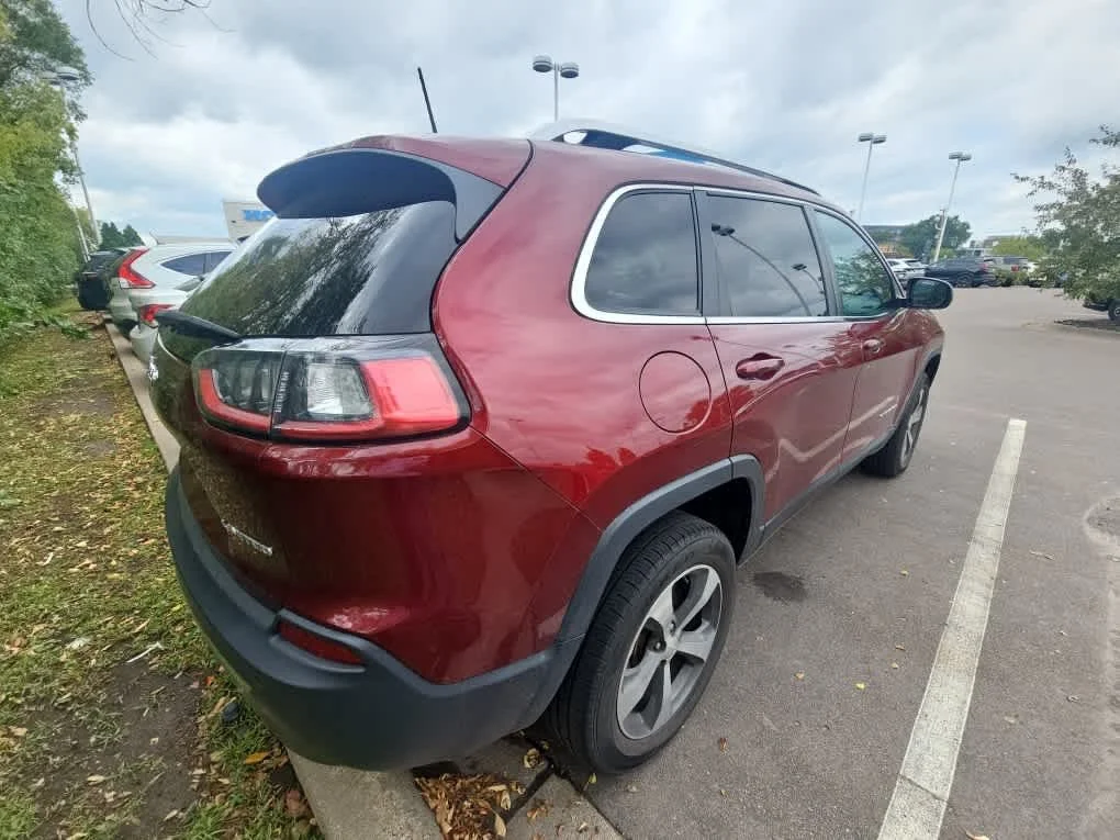 Used 2019 Velvet Red Pearlcoat Jeep Limited image 4