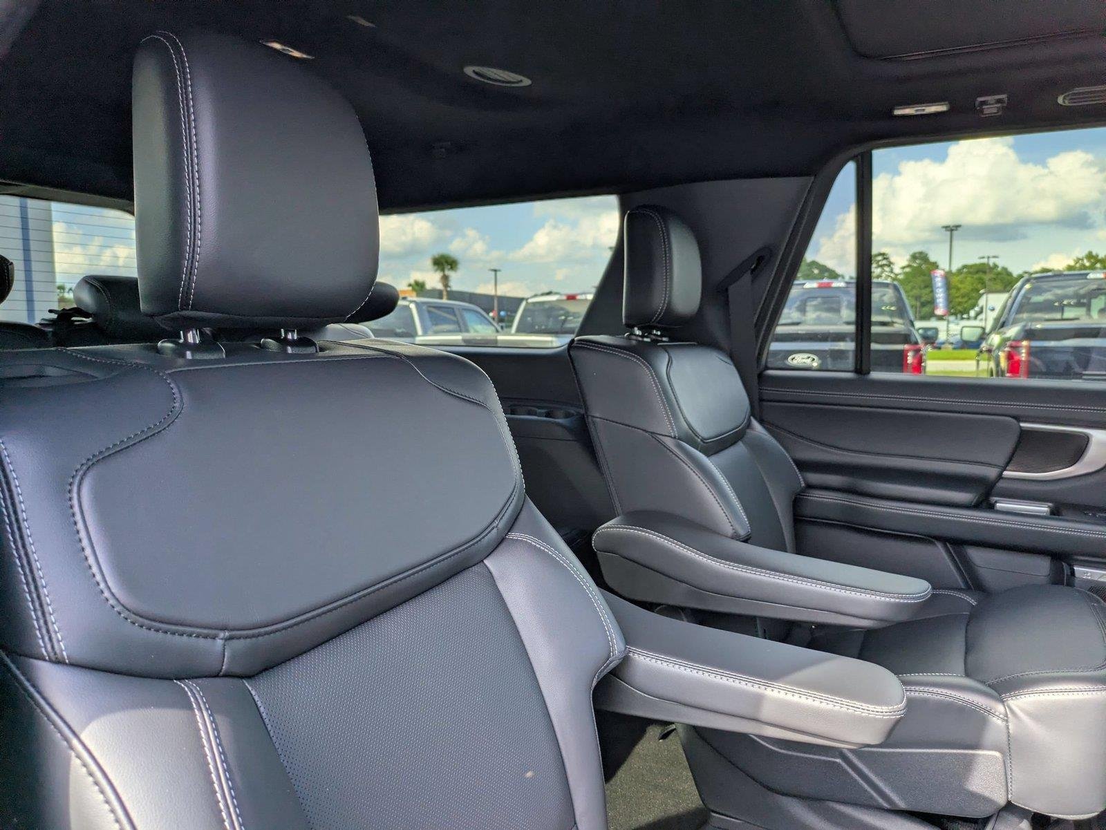New 2026 Agate Black Metallic Ford MAX Platinum® image 32