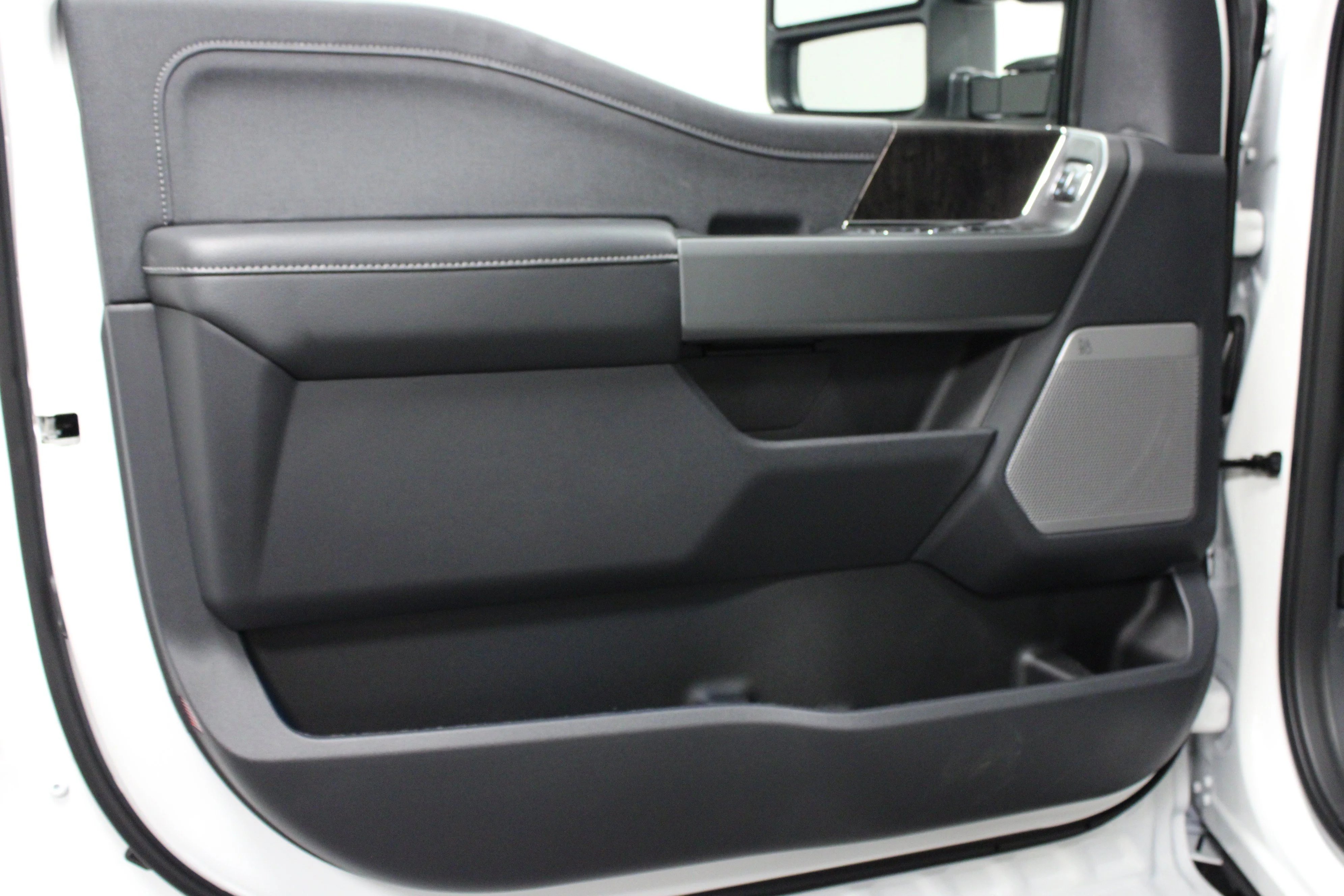 New 2026 Star White Metallic Tri-Coat Ford F-250® Lariat® image 11