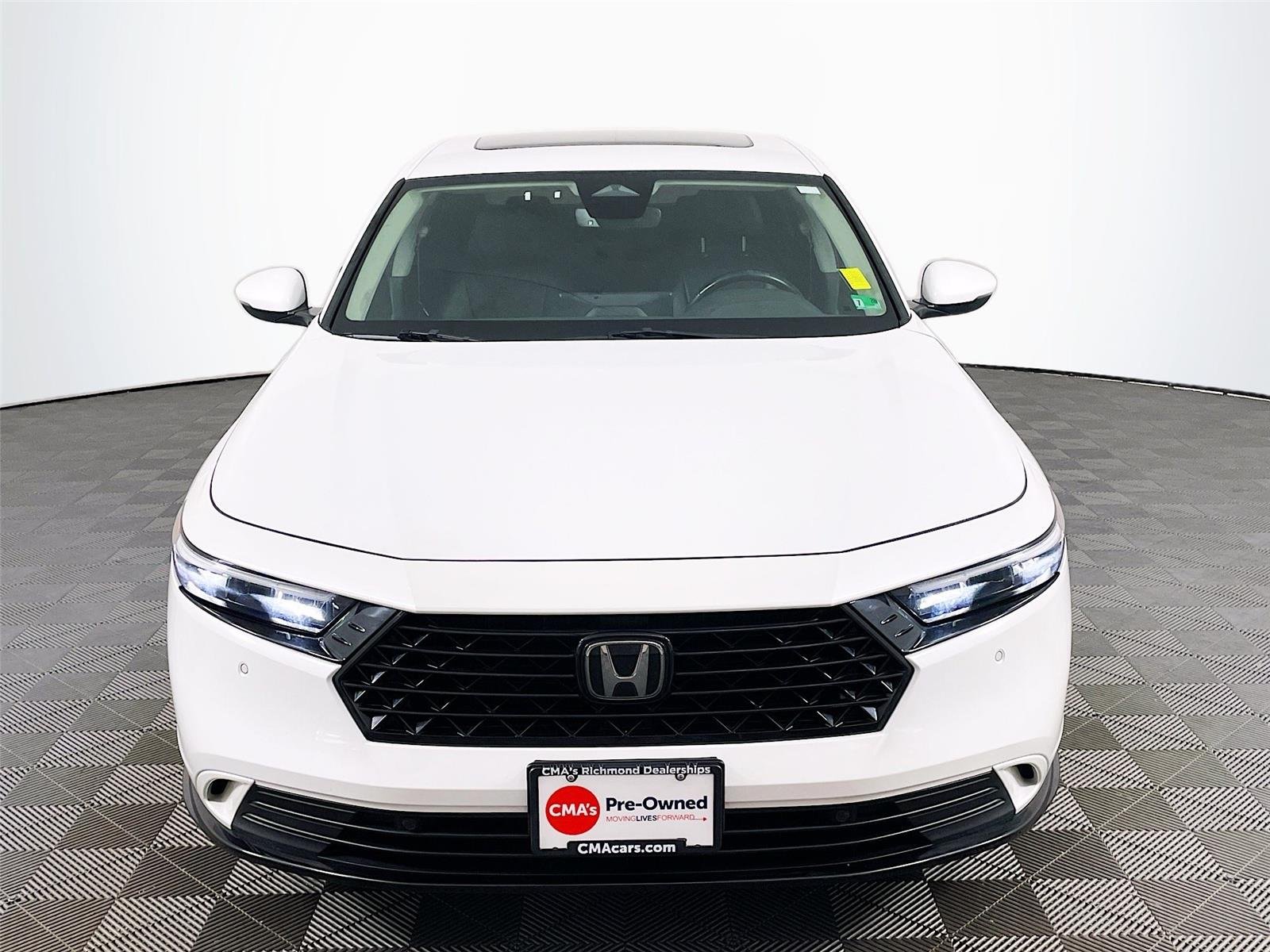 Used 2023 Platinum White Pearl Honda EX-L image 2