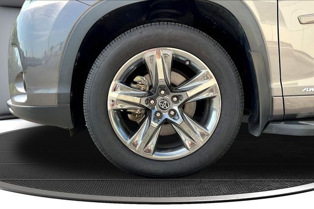 Used 2018 Gray Toyota Limited Platinum image 36