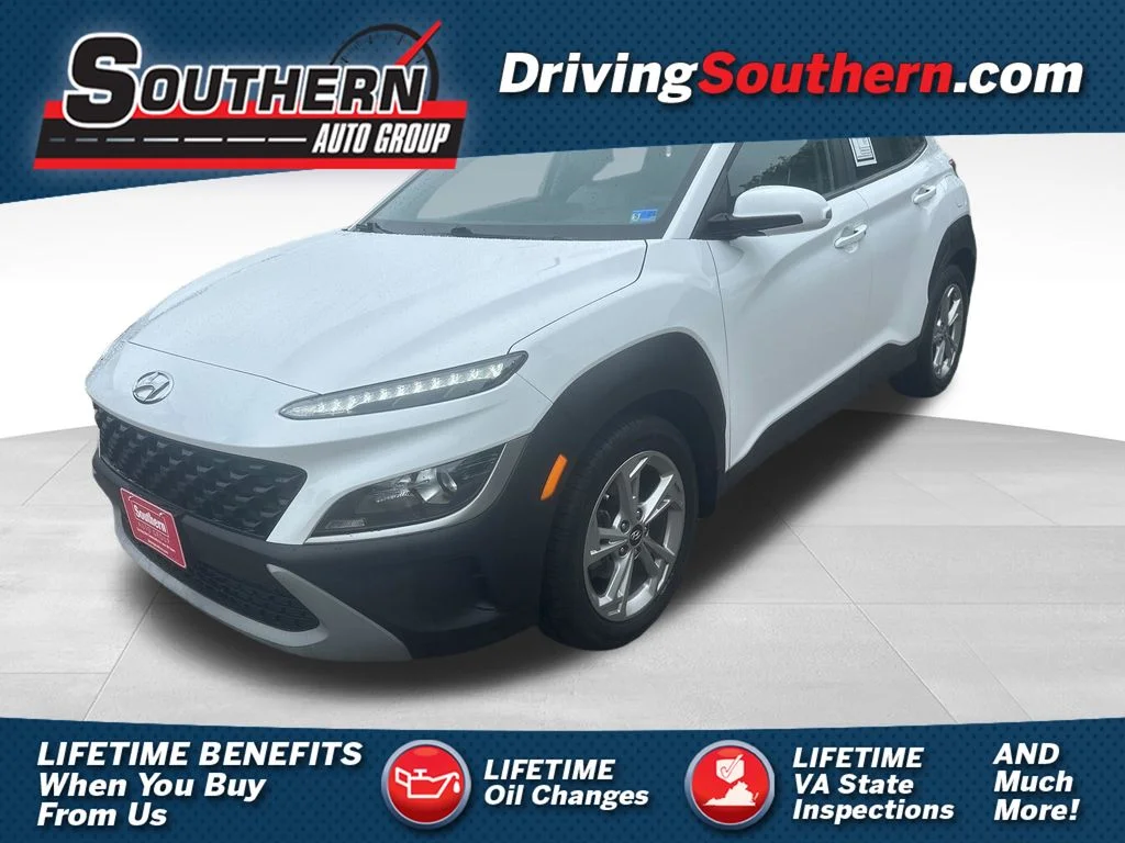 Used 2023 White Hyundai SEL image 1