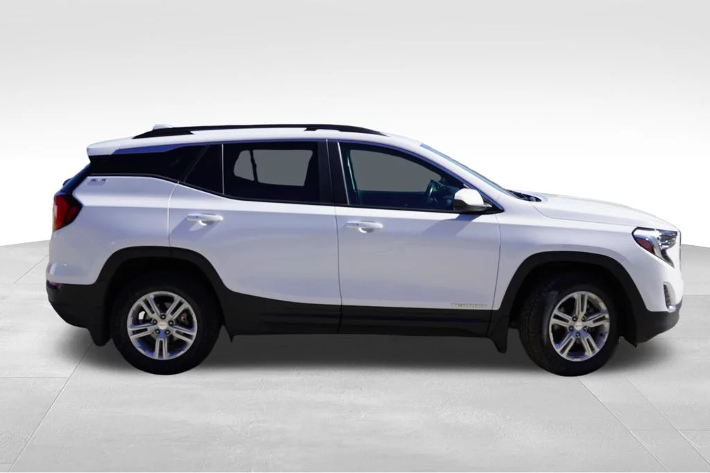 Used 2021 Summit White GMC SLE image 2