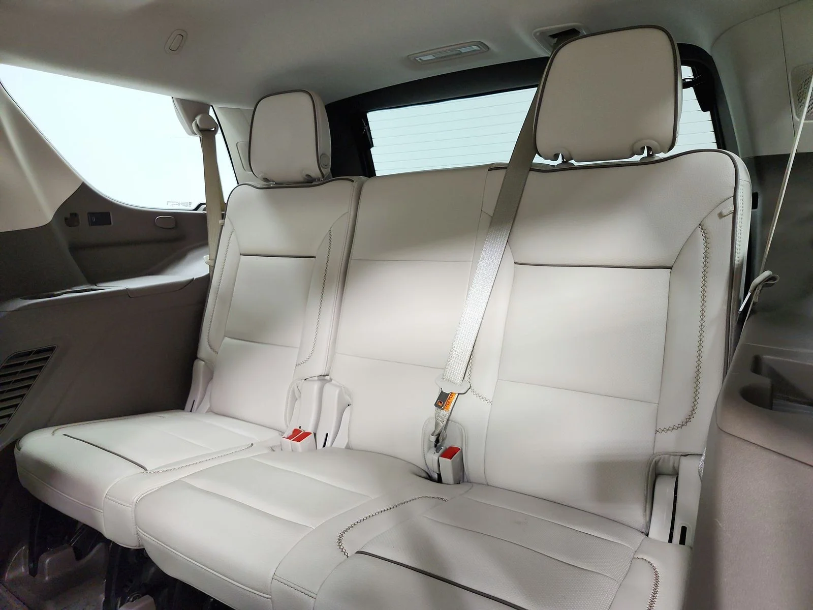 Used 2023 White Frost Tricoat GMC Denali image 12