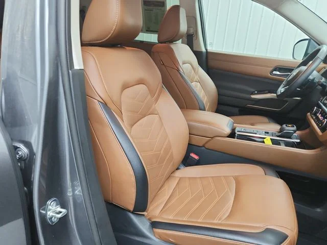 Used 2024 Gray Nissan Platinum image 40