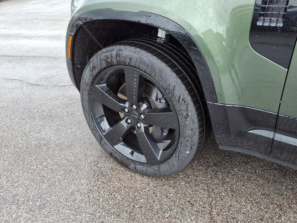New 2026 Woolstone Green Metallic Land Rover X-Dynamic SE image 9