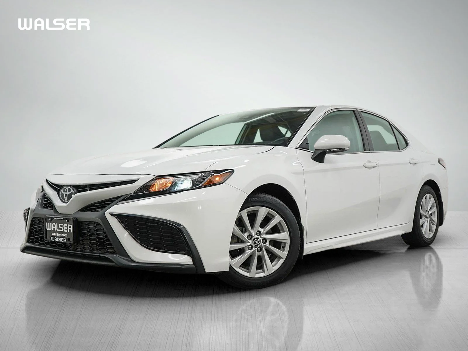Used 2024  Toyota  image 1