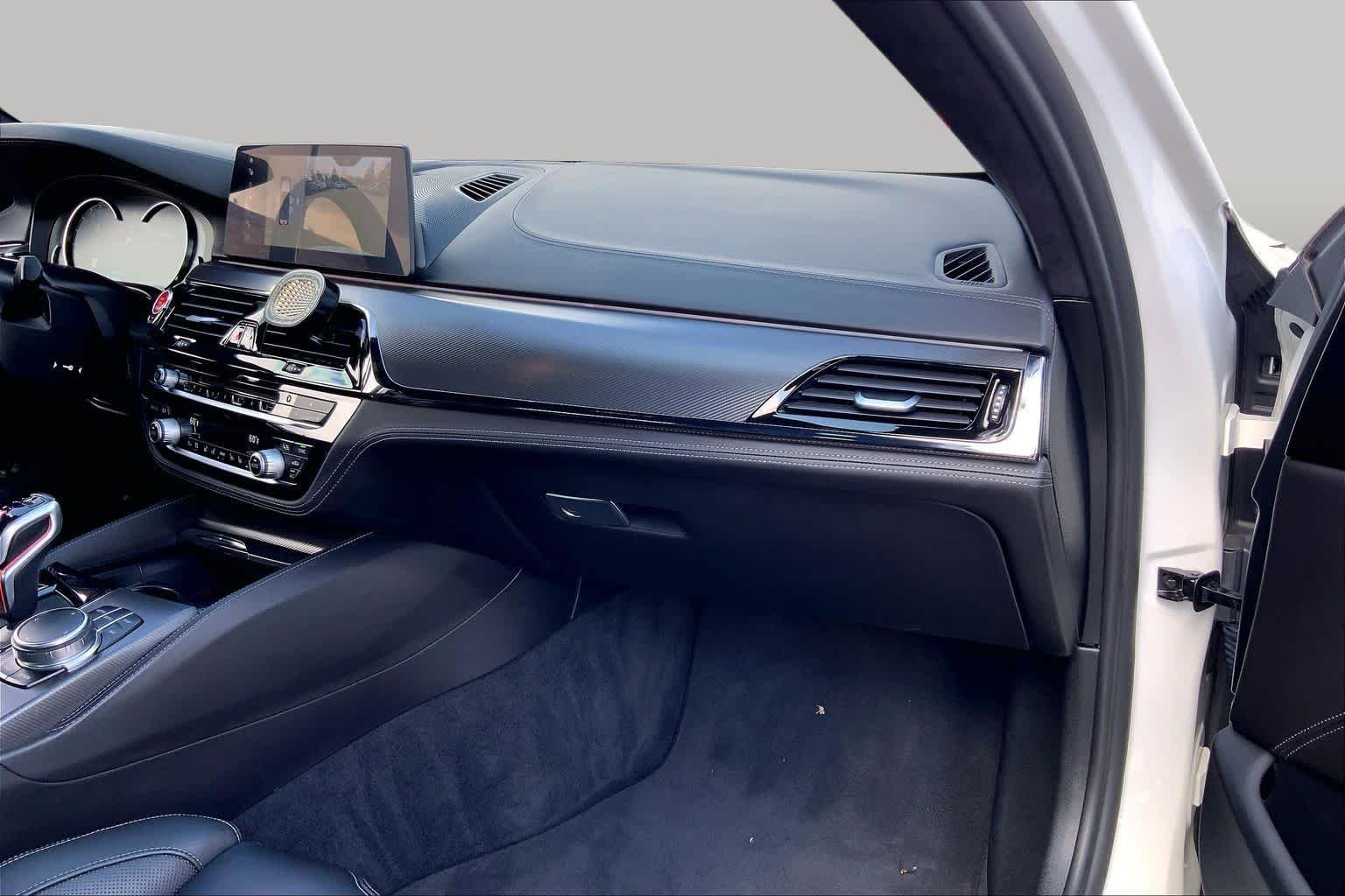 Used 2018 Alpine White BMW  image 15