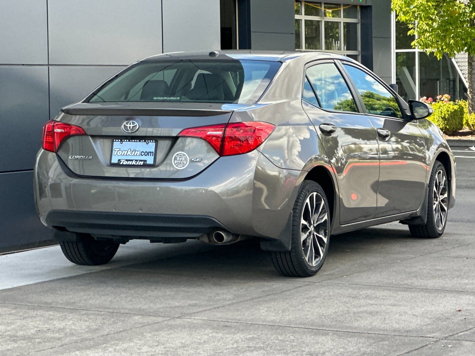 Used 2017 Gray Metallic Toyota SE image 3