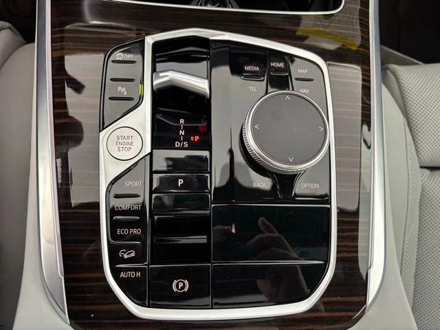 New 2026 Mineral White Metallic BMW xDrive40i image 28