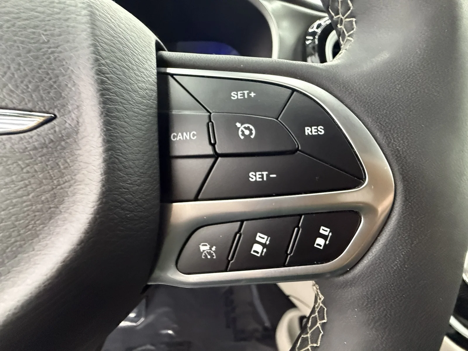 Used 2024 Diamond Black Crystal Pearlcoat Chrysler Touring L image 19