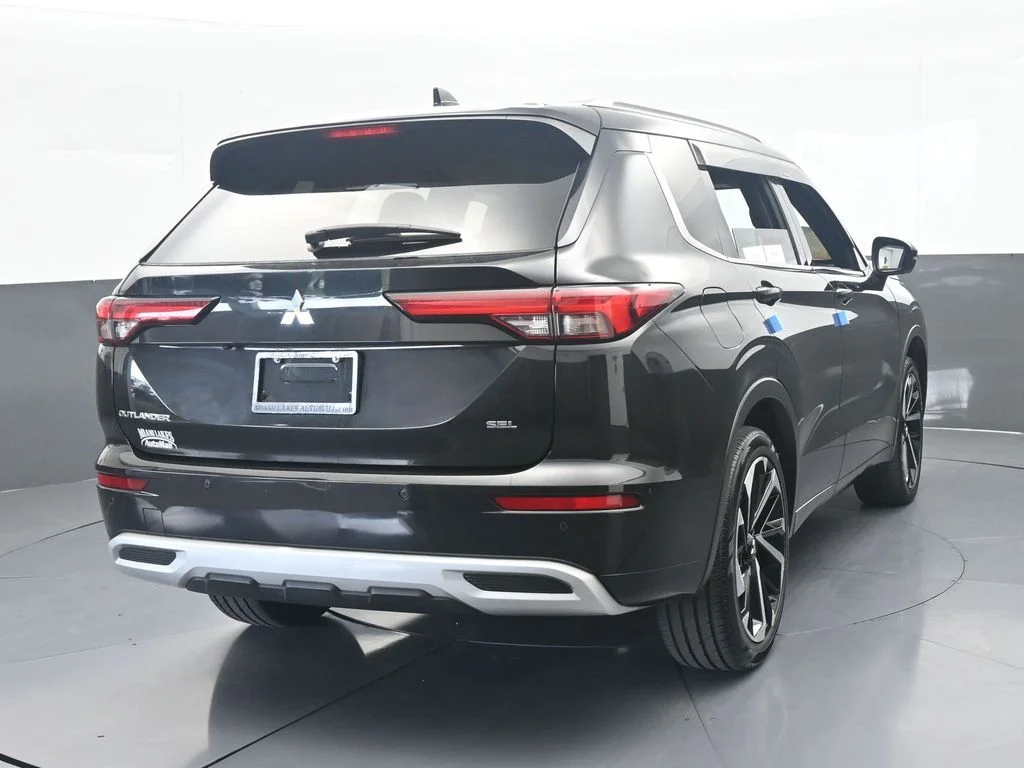 Used 2022 Black Mitsubishi SEL image 5